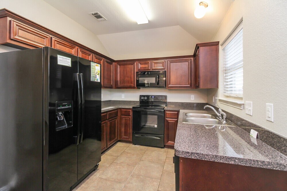 Building Photo - 1505 Sunburst Dr