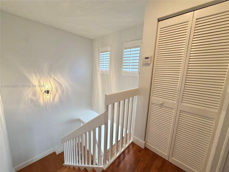 Building Photo - 1135 Cliffrose St