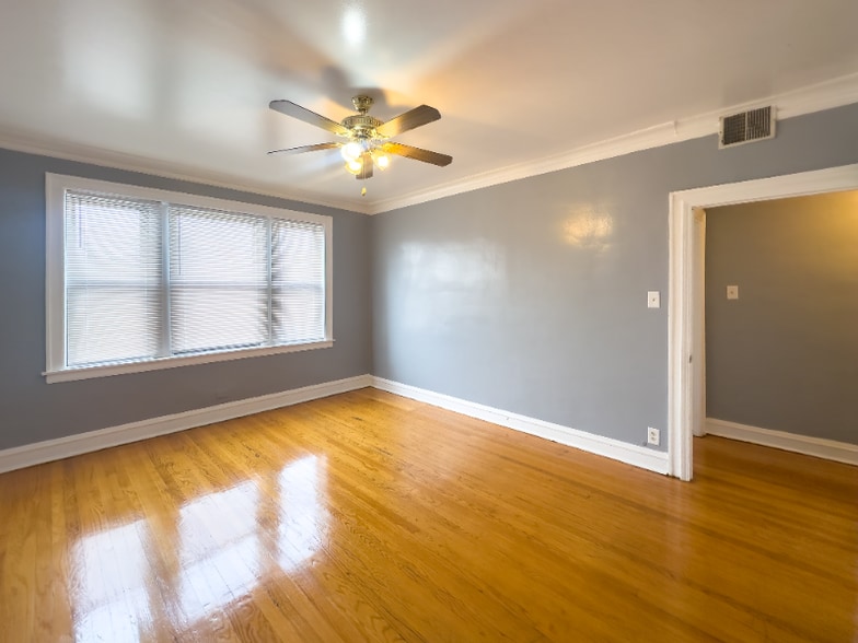 Primary Photo - 8305 S Ashland Ave