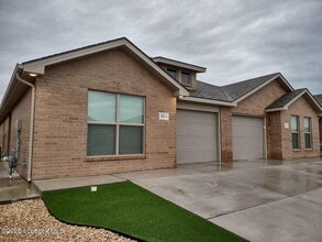 Building Photo - 2121 N Jayton Ave