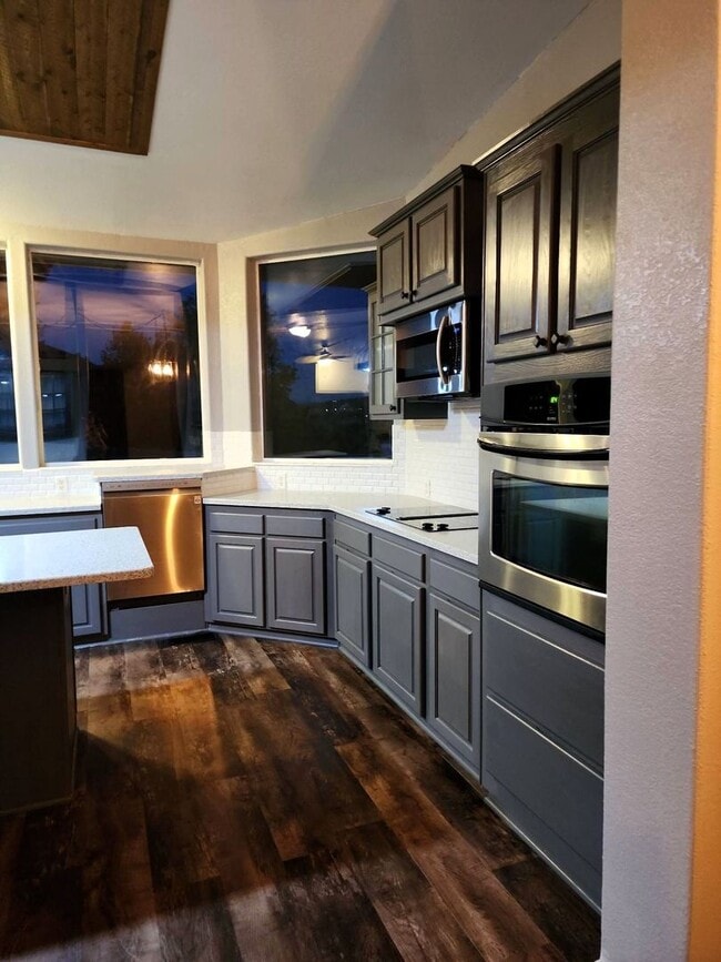 Building Photo - Spacious 3 Bed, 2 Bath Home with Shop & Stunning River Views – Clemans Addition