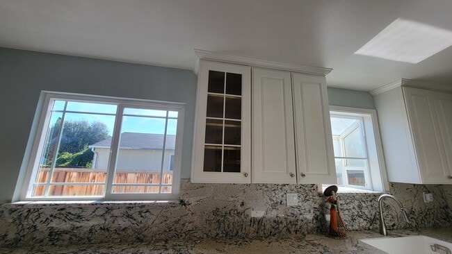 Building Photo - 28022 Thackeray Ave