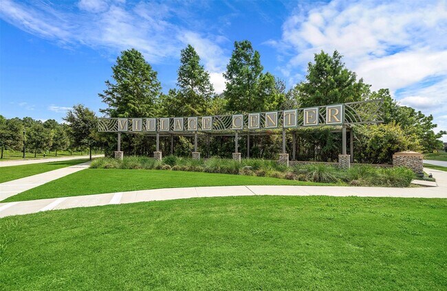 Building Photo - 2 Painted Post Pl