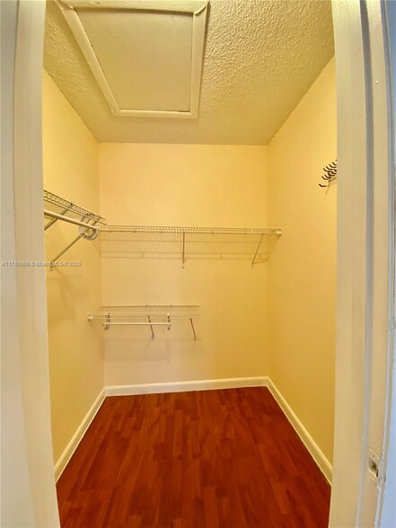 Building Photo - 10440 SW 156th Ct