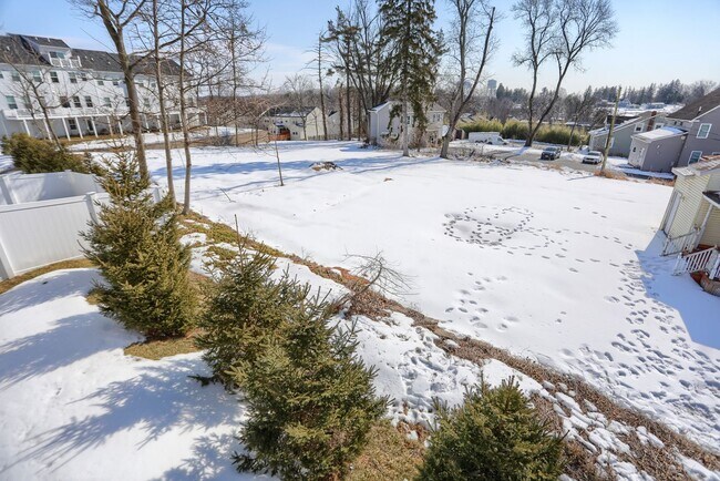 Building Photo - 1 Taube Ct