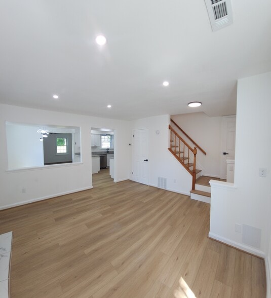 Building Photo - 1206 Caldwell Ct S