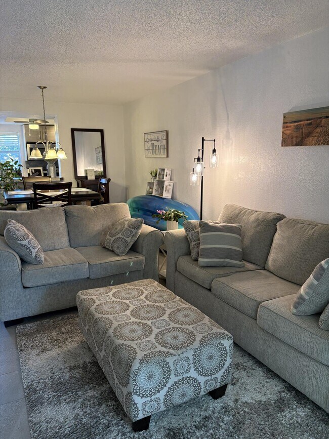 Building Photo - 330 NE 26th Ave