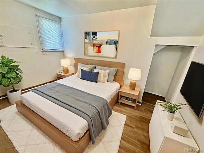 Building Photo - 219 N Prospect Rd