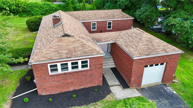 Building Photo - 11 Willow Ln