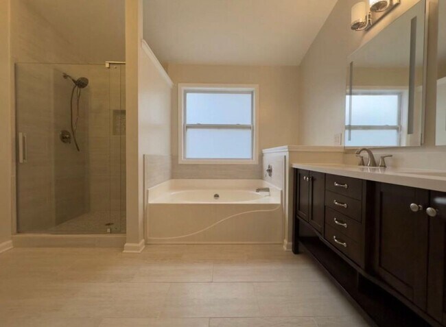 Building Photo - 2692 Briaroak Dr