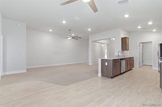 Building Photo - 336 W Rexford Dr
