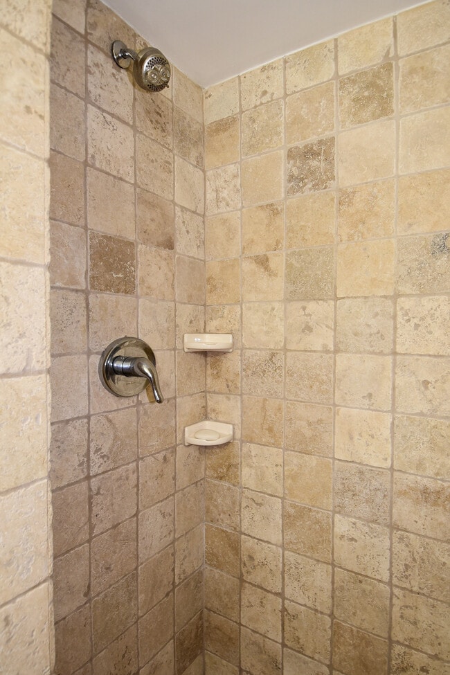 BATHROOM - 4200 River Rd NW