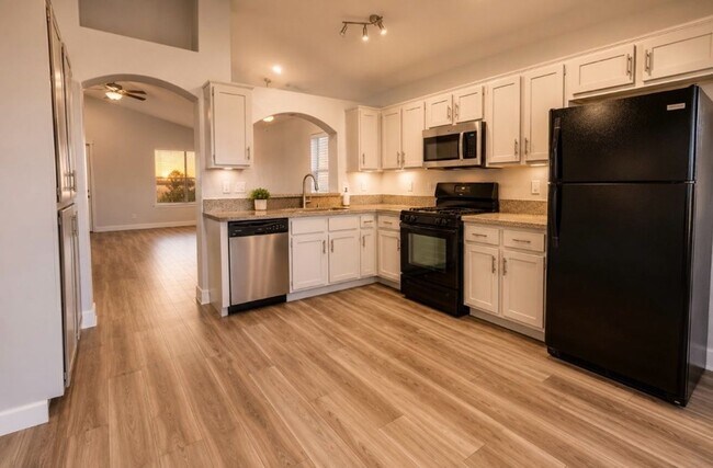 Building Photo - Beautiful Single Story Home Ready for Immediate Move-In