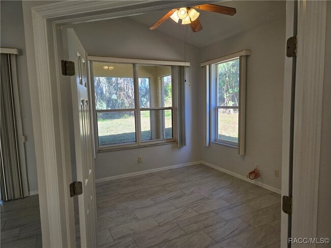 Building Photo - 2846 N Kittery Point