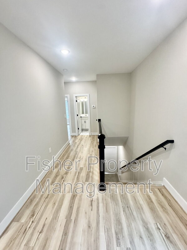 Building Photo - 1537 Rogers St