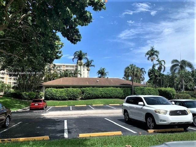 Building Photo - 3010 N Course Dr