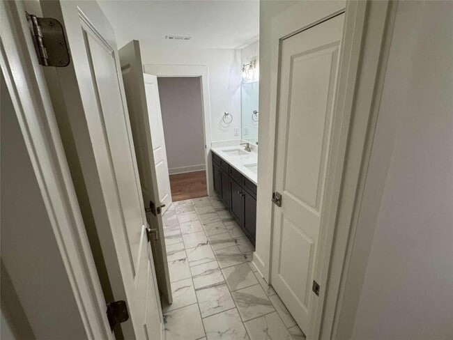 Building Photo - 2442 Mills Bend