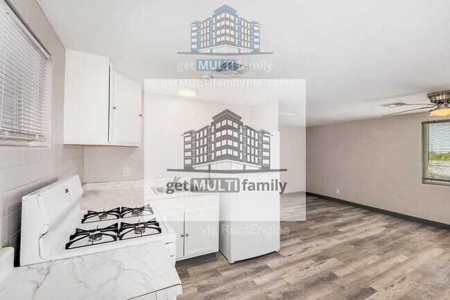 Building Photo - 1402 W Mercer Ln