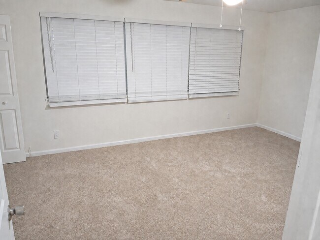 Building Photo - 3870 Mission Dr