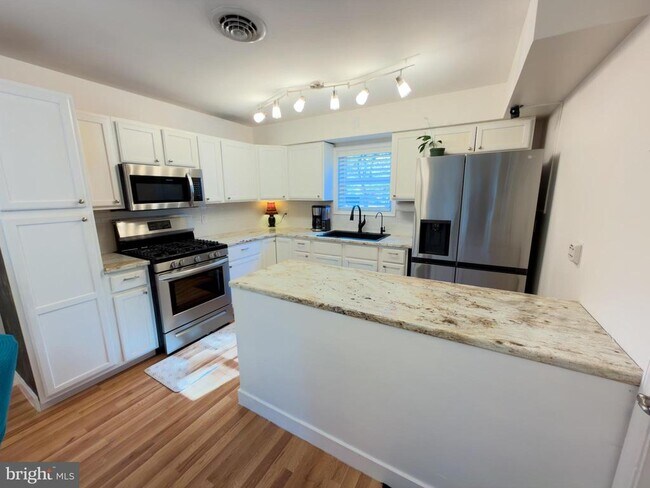 Building Photo - 307 Pemberton Blvd