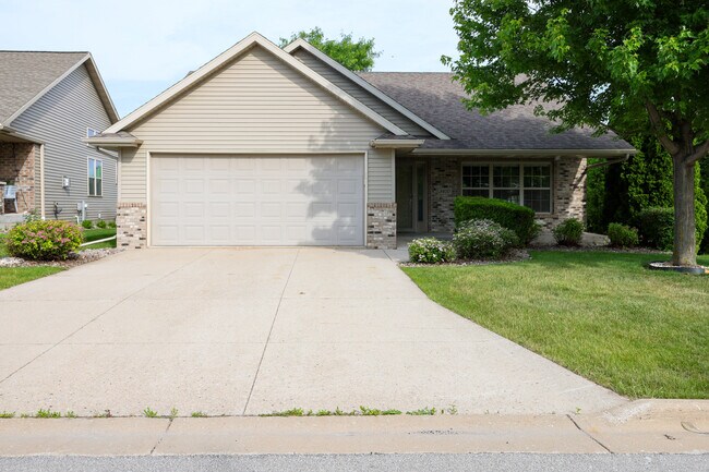 Building Photo - 3400 Riverstone Ct