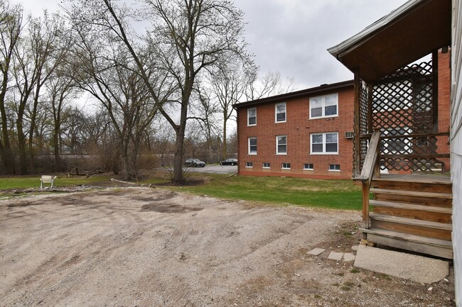 Building Photo - 359 W St Charles Rd