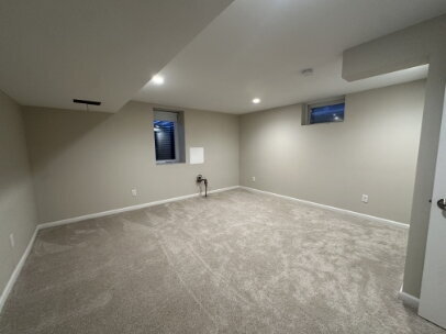 Building Photo - "Charming 4-Bed Retreat in Edina: Spacious 2142 Sq Ft with Hardwood Elegance & Cozy Fireplaces!"