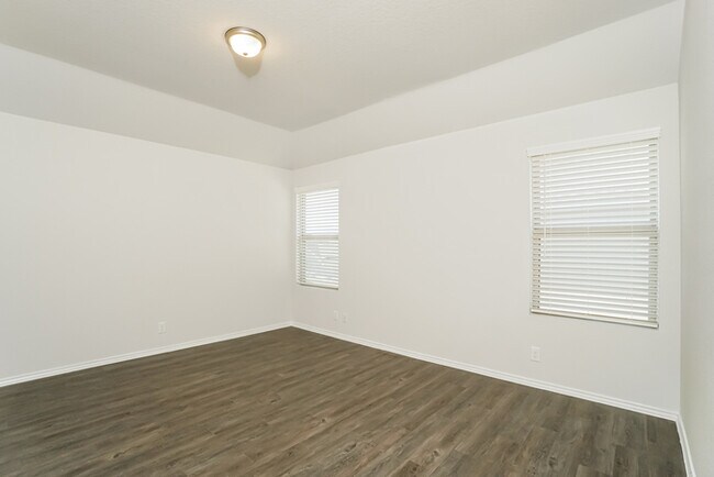 Building Photo - 9422 Somers Bend