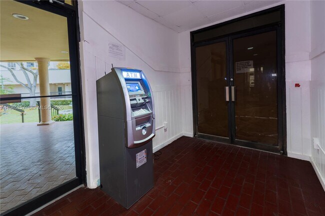 Building Photo - 17011 N Bay Rd