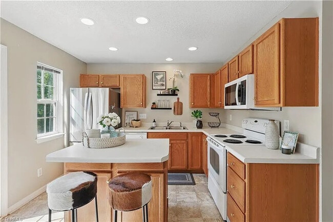 Building Photo - Build Equity While Leasing - Lease to Own