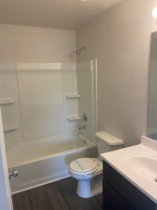 Building Photo - PRE-LEASING NOW — Comfortable 3-Bedroom | 2-Bath Home in Fox Hollow