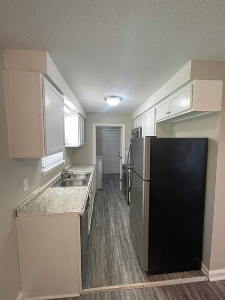 Building Photo - 641 Miles Ct