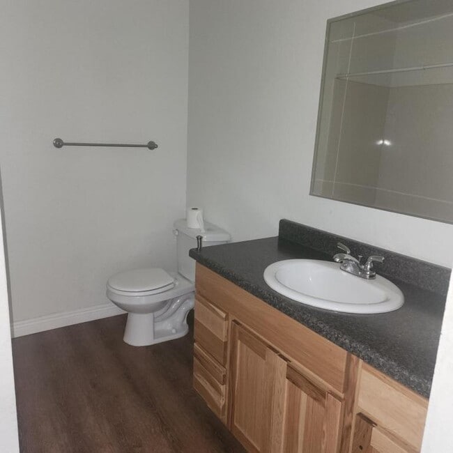 Building Photo - 444 NW D St