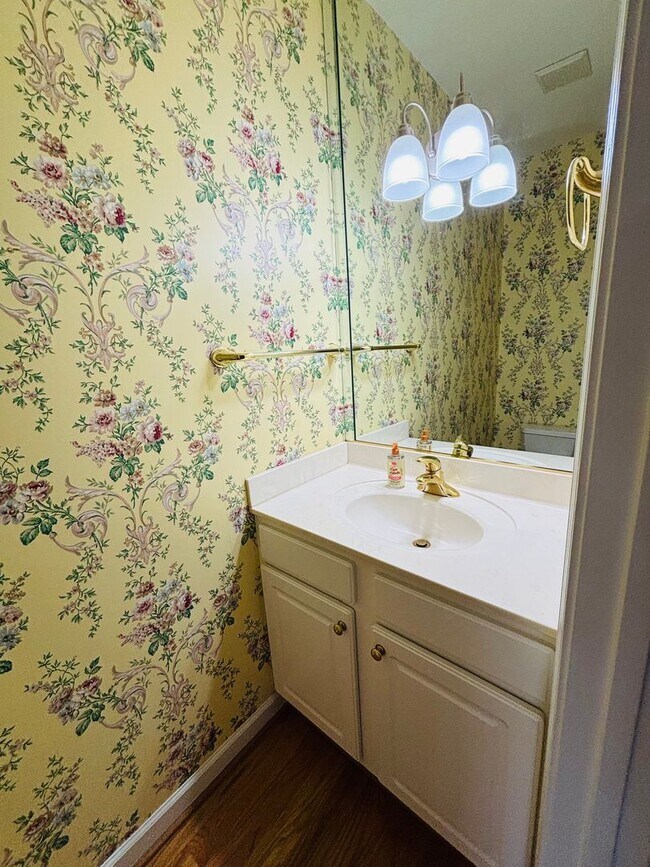 Building Photo - * RE-RENTAL AVAILABLE 7/15/26 * 3 Bedroom 2.5 Half Bath Townhouse with 2 Car Garage