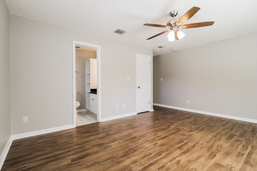 Building Photo - 8318 Mattituck Cir