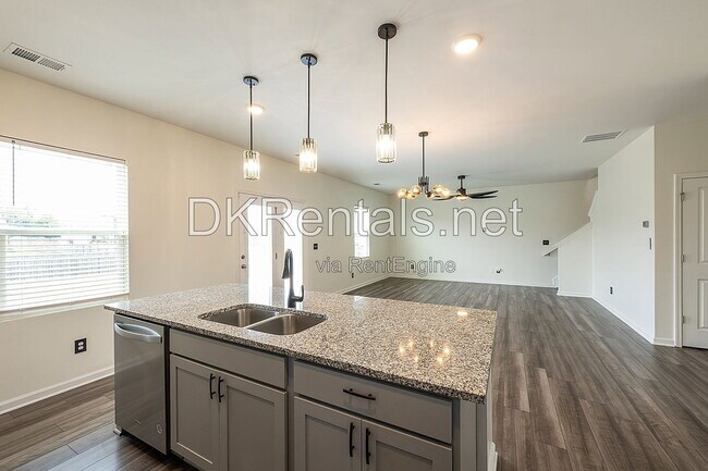 Building Photo - 126 Verona Dr NW