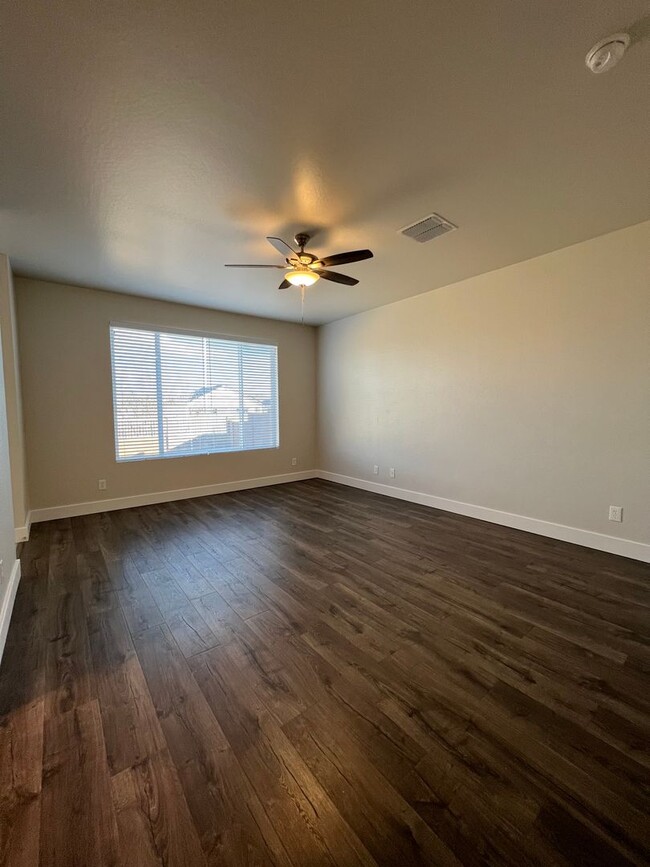 Building Photo - 3 Bedroom + Office in Highlands Ranch, Chi...