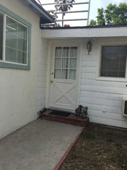 Building Photo - 6614 Noble Ave