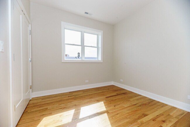 Building Photo - 2836 N Kedzie Ave