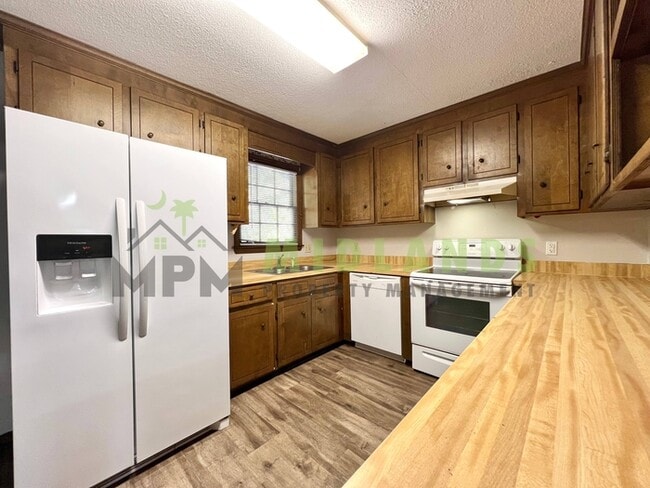 Building Photo - 6101 McMillan Cir