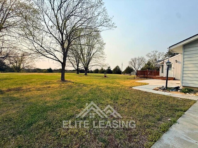 Building Photo - Luxury Living in Auburn