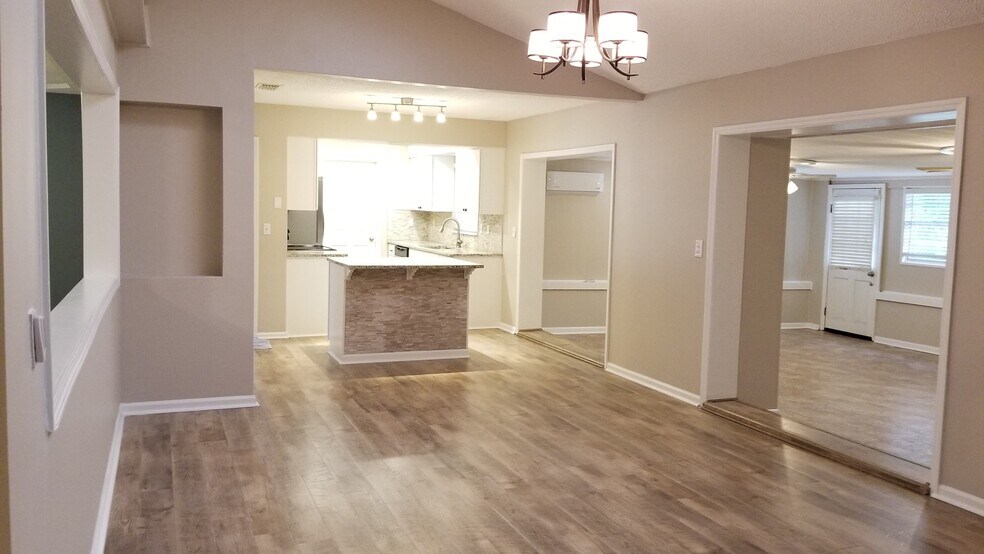 Building Photo - 1751 Horton Dr