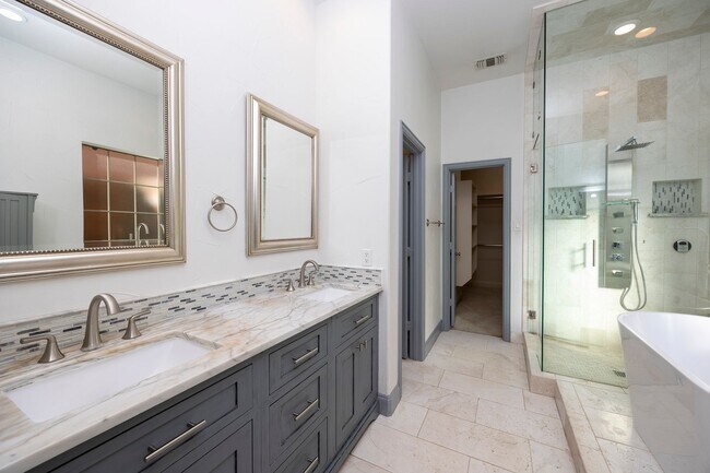 Building Photo - Spacious and beautifully designed with 5 bedrooms, 4 bath in a desirable location.