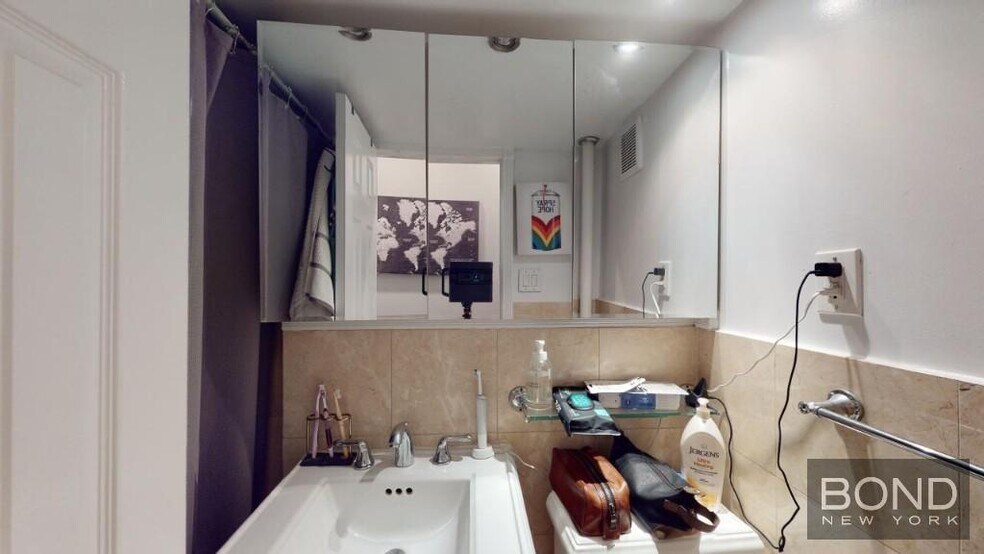 Building Photo - 722 Tenth Avenue