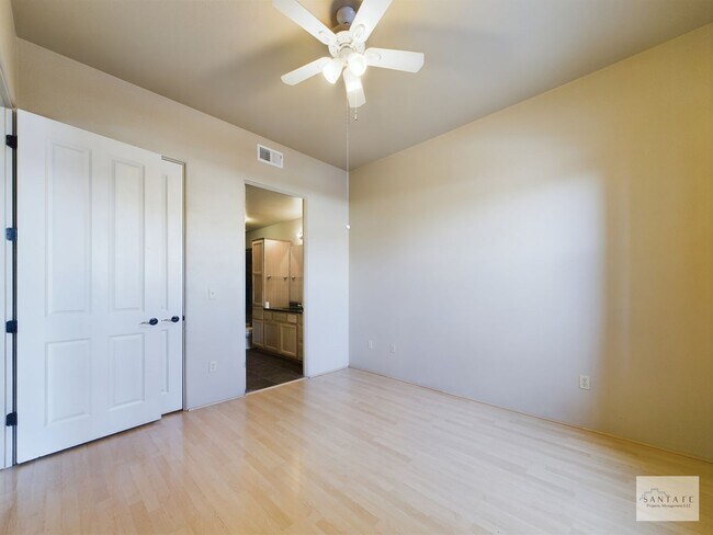 Building Photo - Highly Desirable Alameda Compound Condo!