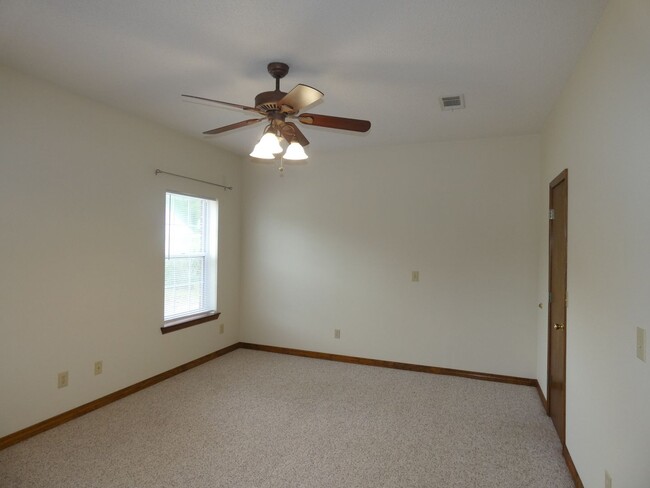 Building Photo - Custom Home On 1.78 Acre Lot