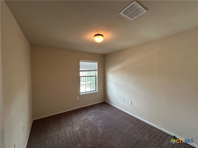 Building Photo - 665 Creekside Cir