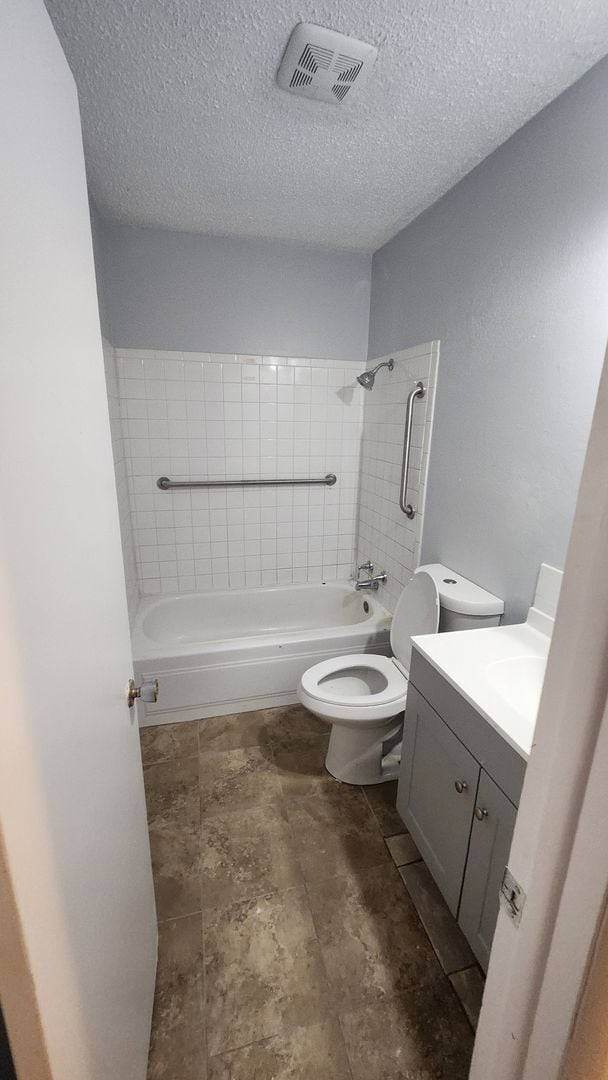 Building Photo - 5519 NW Eisenhower Dr