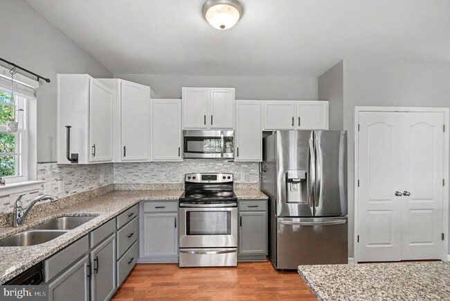 Building Photo - 8052 Buckthorne Run