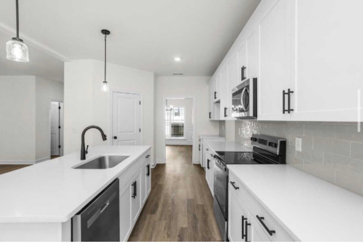 Building Photo - 5021 Salient Dr